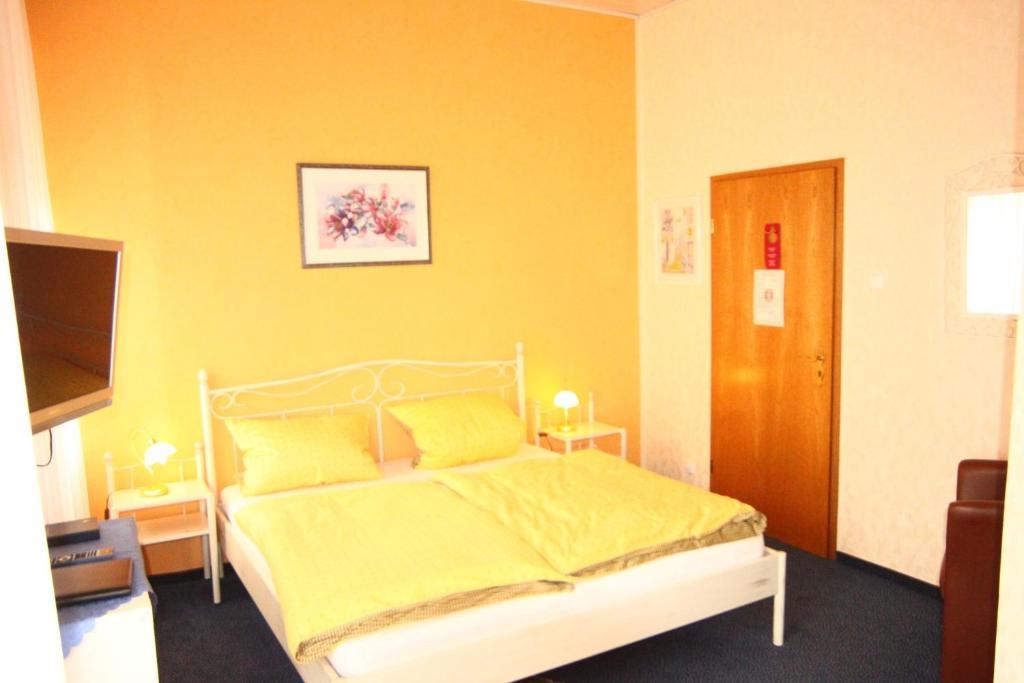 Moselromantik-Hotel Zum Loewen Ediger-Eller Room photo