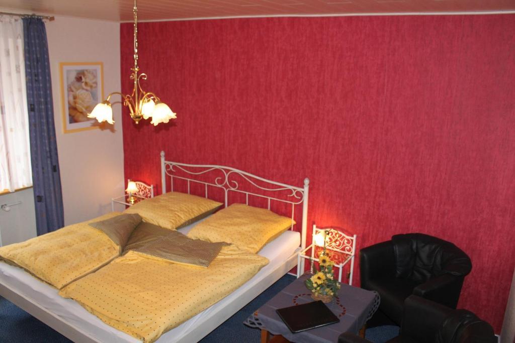 Moselromantik-Hotel Zum Loewen Ediger-Eller Room photo